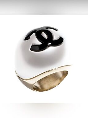 💍 ChaneI. Pearl Logo Ring WOMENS SIZE - 7 Gold- Tone Standout black logo 💍